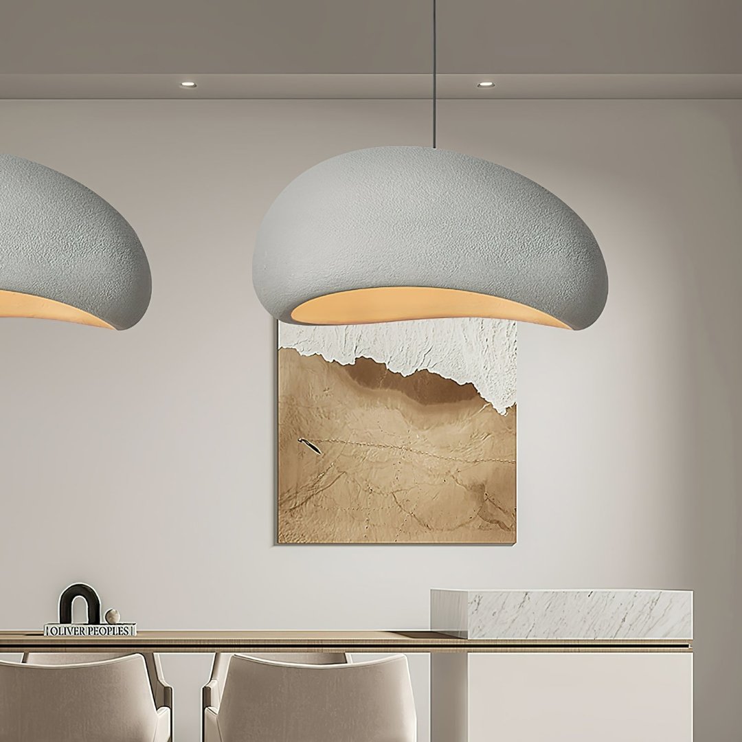Elegant dimbar pendellampa. Modern taklampa som heminredningsdetalj.