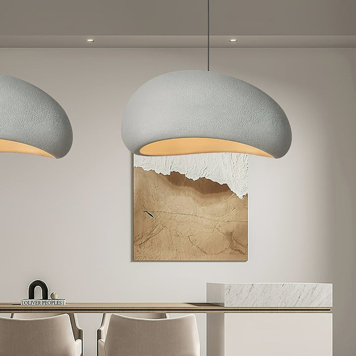 Elegant dimbar pendellampa. Modern taklampa som heminredningsdetalj.