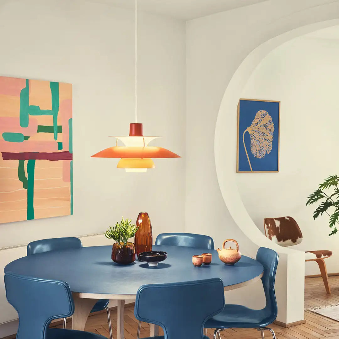 Taklampa med integrerad LED, rund och dimbar. Ger energieffektiv belysning i alla rum.