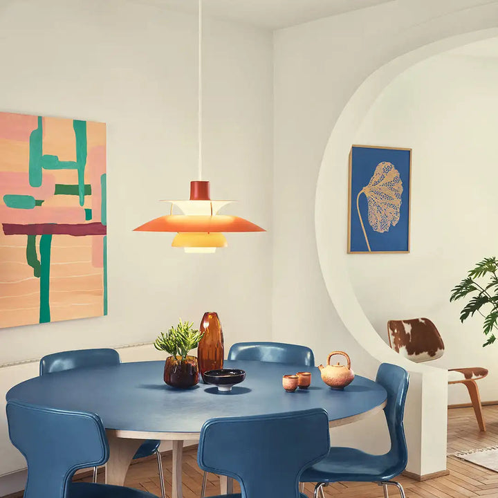 Taklampa med integrerad LED, rund och dimbar. Ger energieffektiv belysning i alla rum.