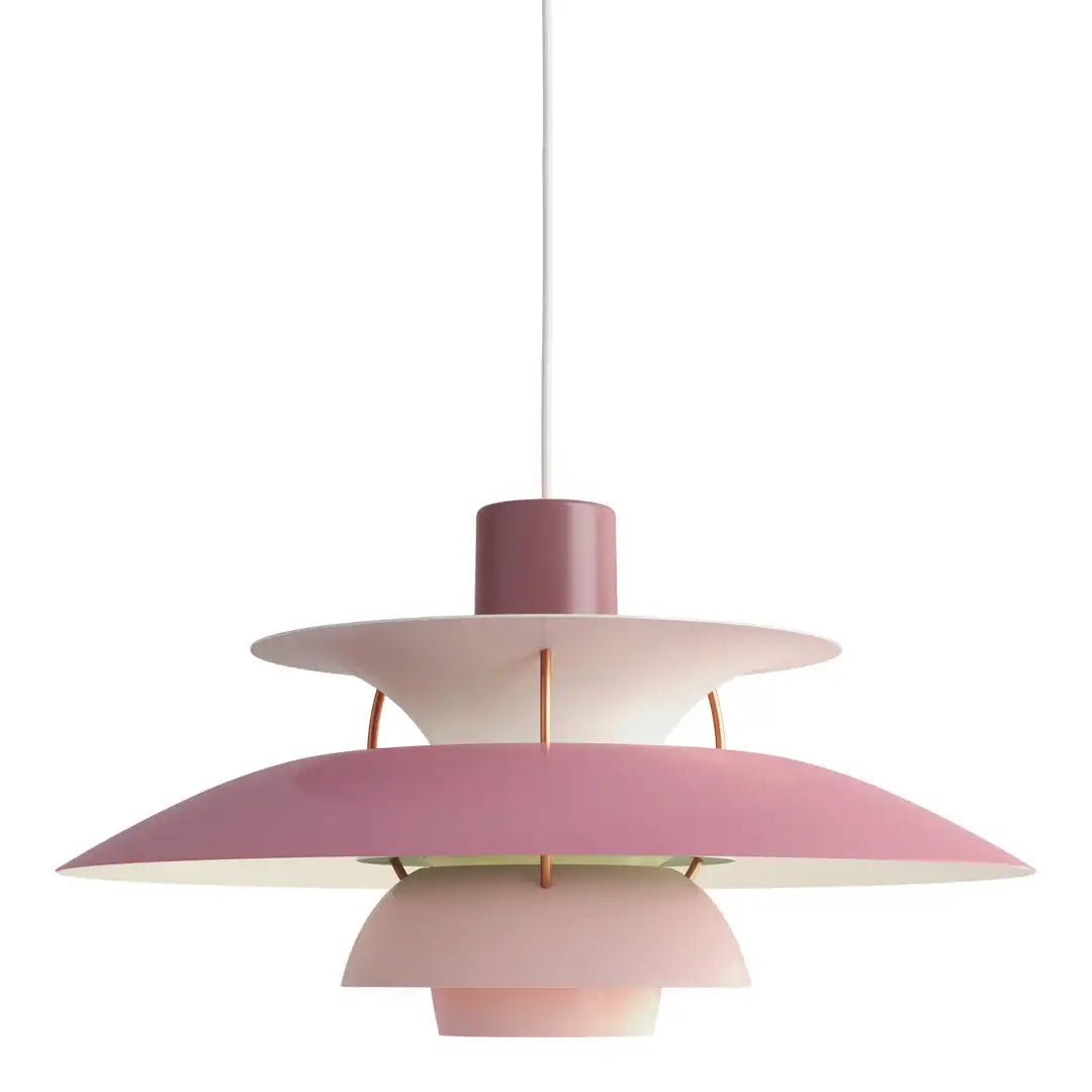Taklampa i modern nordisk stil, dimbar. Passar elegant i vardagsrum och sovrum.