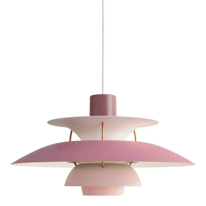 Taklampa i modern nordisk stil, dimbar. Passar elegant i vardagsrum och sovrum.