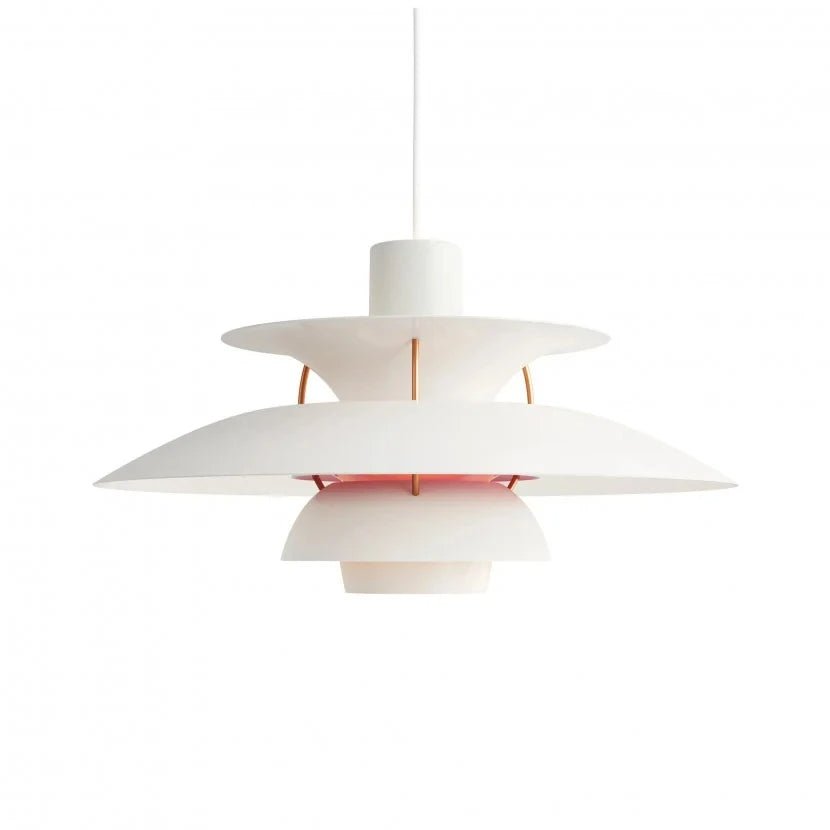 Minimalistisk dimbar taklampa. Skandinavisk design i vit metall, perfekt för kök eller matplats.