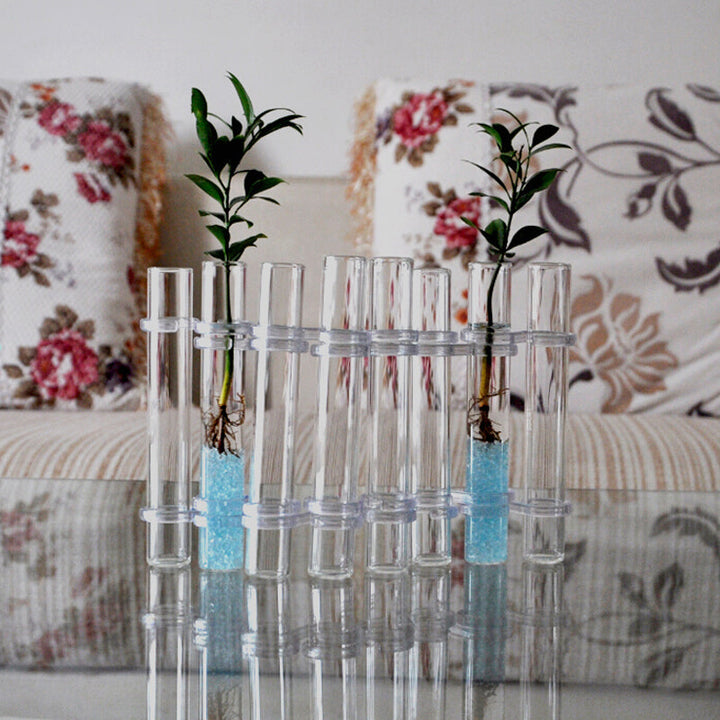 "Modern hängd blomvas av glas, flexibel och kreativ dekoration för hem och kontor, elegant och stilren design."