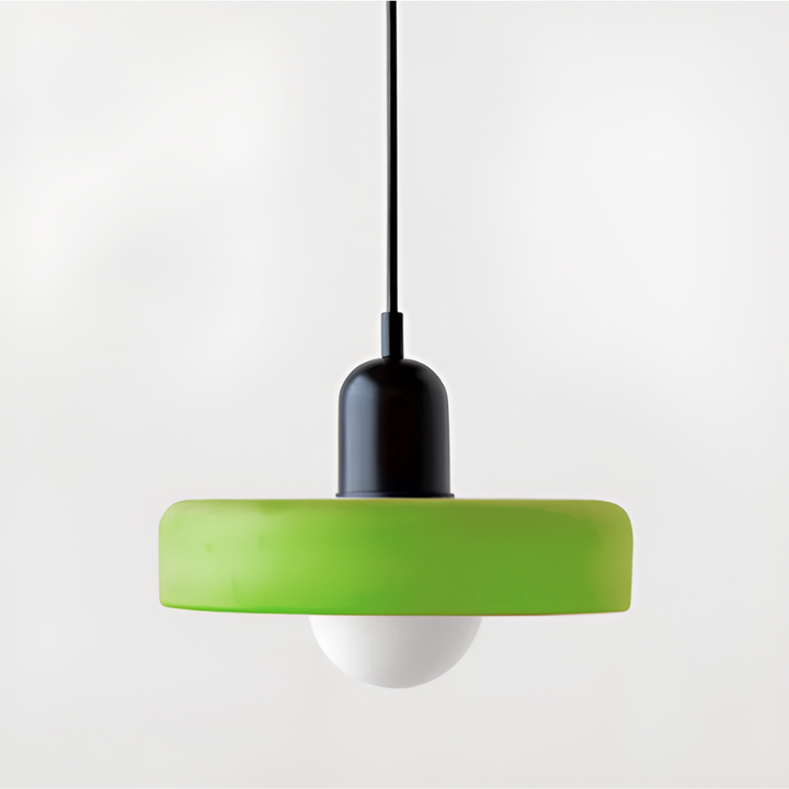 Elegant justerbar taklampa. Klarglas pendellampa som modern inredningsdetalj.