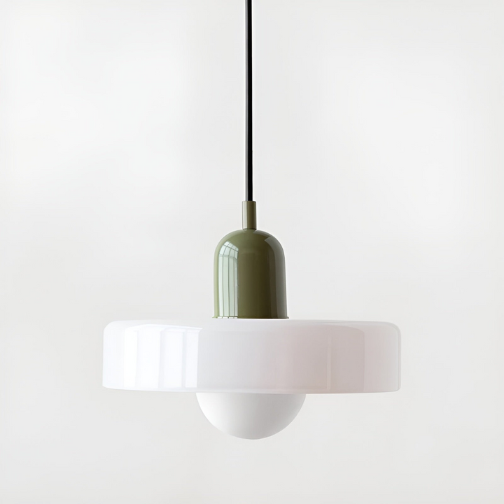 Stilren justerbar pendellampa. Glaslampa som en modern och tidlös inredningsdetalj.