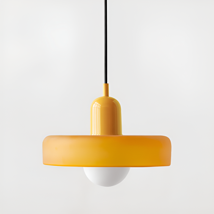 Modern justerbar taklampa i glas. Skapar en elegant atmosfär med sitt ljus.