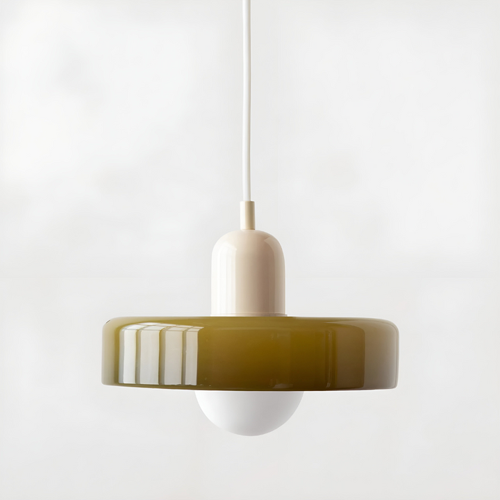 Modern justerbar pendellampa. Glaslampa som en funktionell och vacker design.