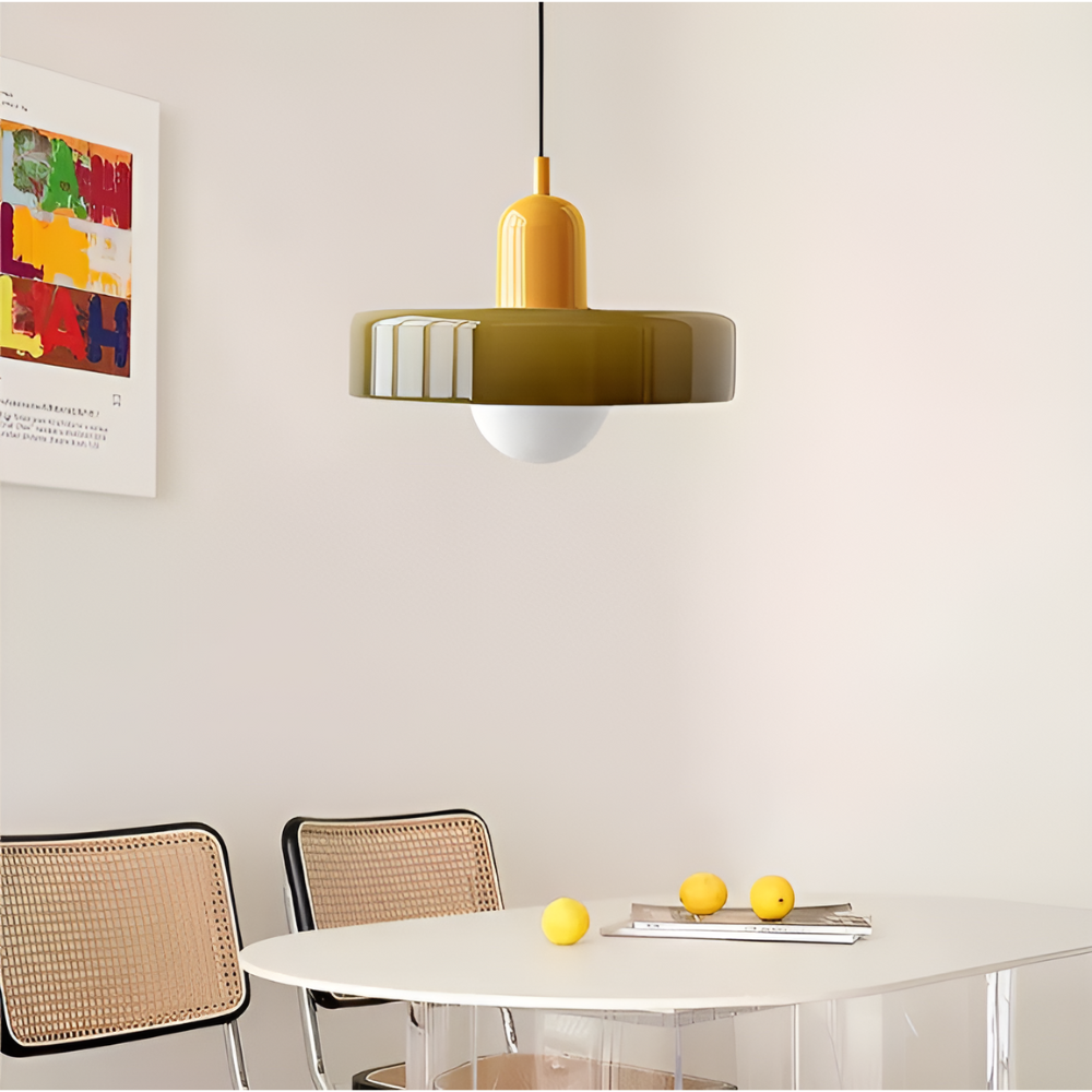 Stilren taklampa i frostat glas. Justerbar designlampa som modern inredningsdetalj.