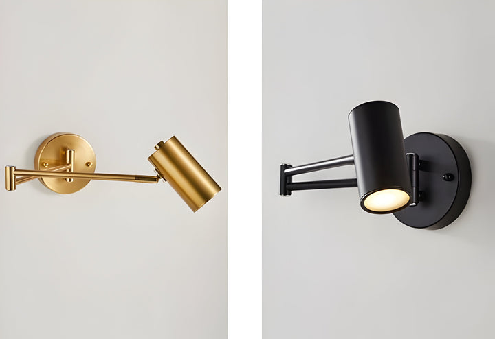 Stämningsbelysning med stil: Svart och guld vägglampa. Justerbar arm för perfekt ljus i varje rum.