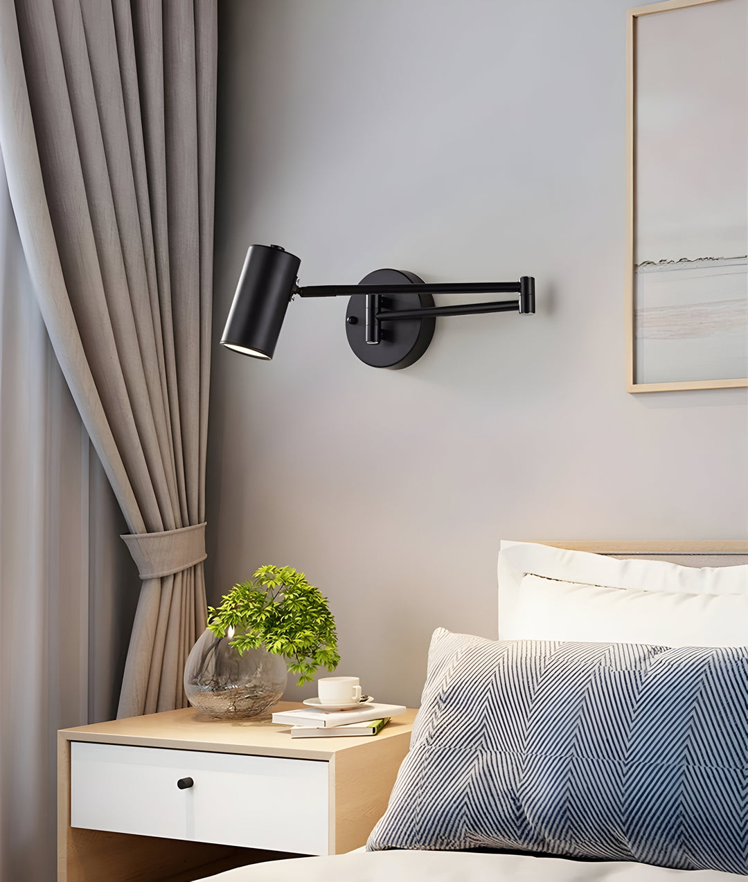 Inomhusbelysning: Modern vägglampa i svart & guld. Justerbar arm ger flexibel LED-belysning för hemmet.