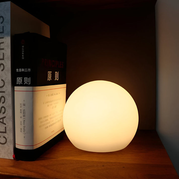 Dekorativ bordslampa LED för modern inredning. Ger flexibel belysning med justerbara färger.