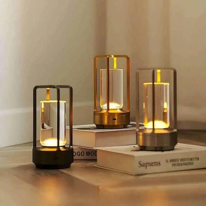 Modern LED-bordslampa, trådlös & dimbar, perfekt för stämningsbelysning inomhus och utomhus.