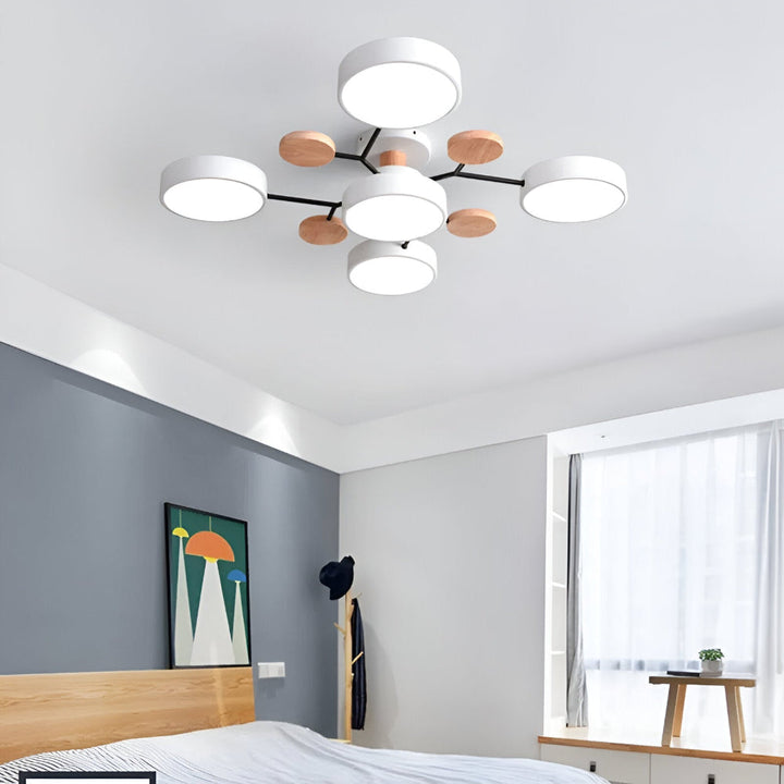 Närbild på modern LED taklampa, elegant finish och energieffektiv belysning.