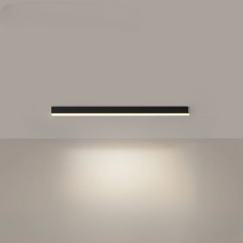 Modern LED taklampa för kontorslandskap, energismart och stilren skandinavisk design.
