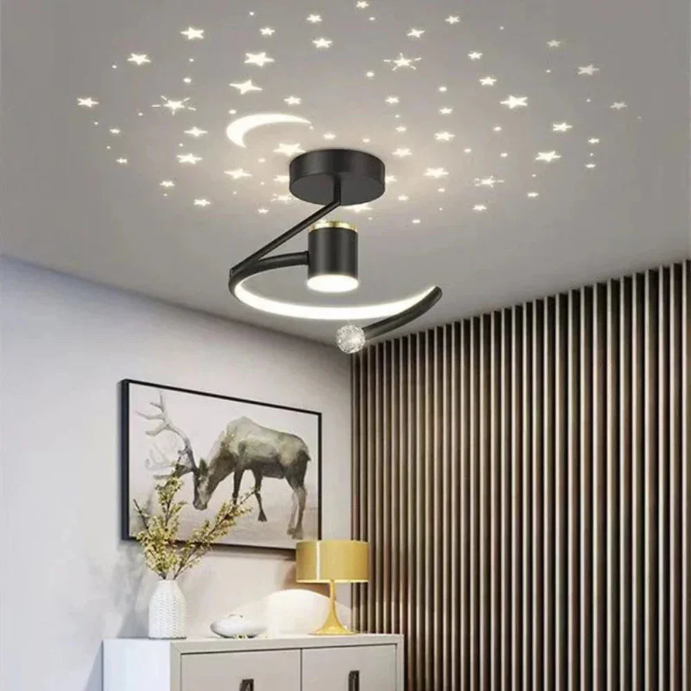 LED-taklampa med stjärnhimmel skapar mysig belysning. Modern inredning för sovrum och hall.