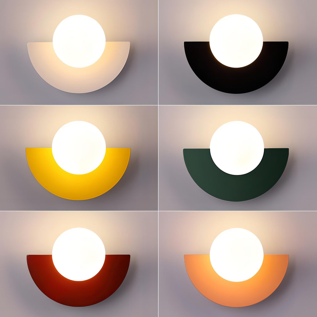 Semicirkulär LED-vägglampa för modern inredning. Skapar varmt stämningsljus i vardagsrum.