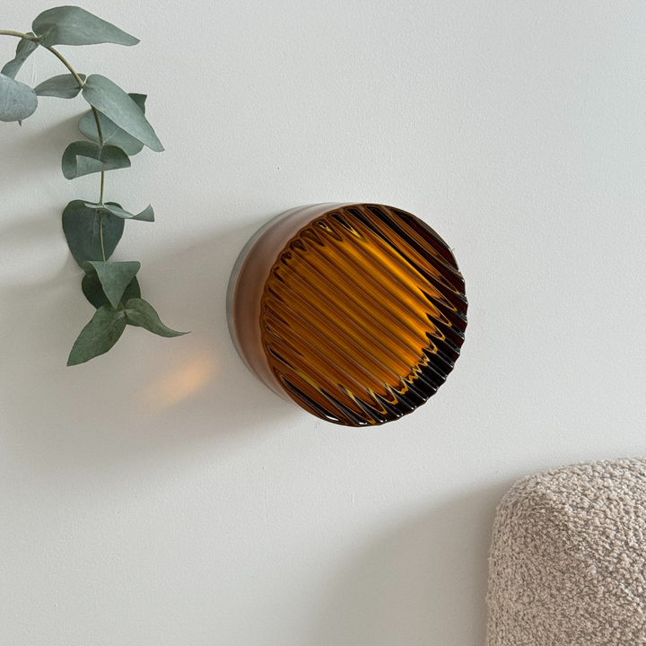 Vägglampa LED, modern design i glas/metall för upplyst & elegant hem. Energieffektiv.