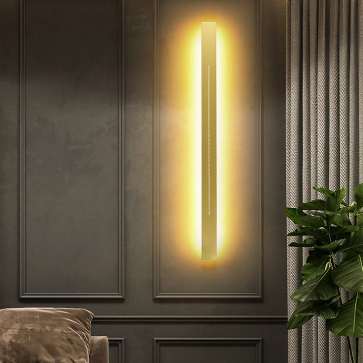 Designlampa LED, guld, modern inredning, perfekt som vardagsrumslampa.