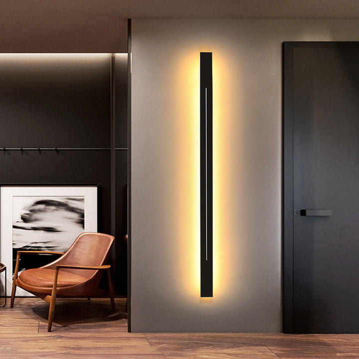 Energieffektiv LED-vägglampa, svart, minimalistisk för sovrum eller hall.