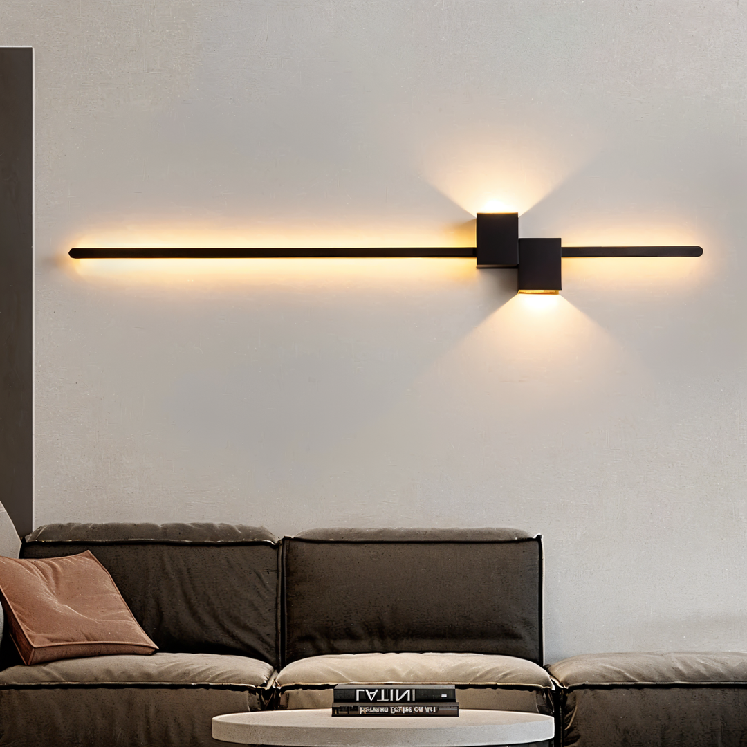 Modern LED vägglampa i minimalistisk design. Skapar stilren hembelysning.