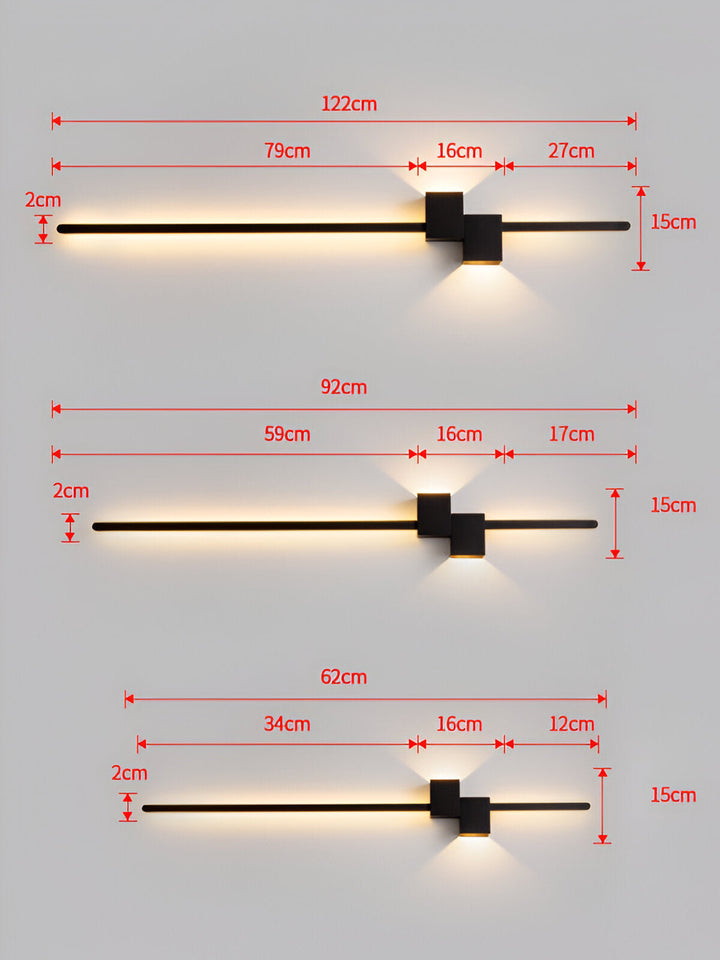 Linjär LED vägglampa i vitt. En modern designlampa för en ljus och fräsch inomhusbelysning.