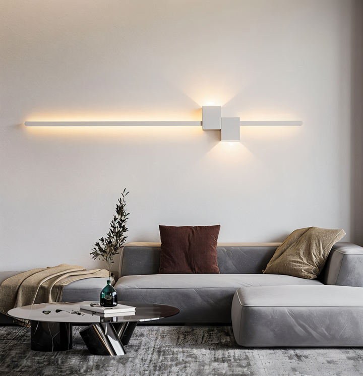 Elegant linjär LED vägglampa. Perfekt för modern inomhusbelysning och atmosfär.