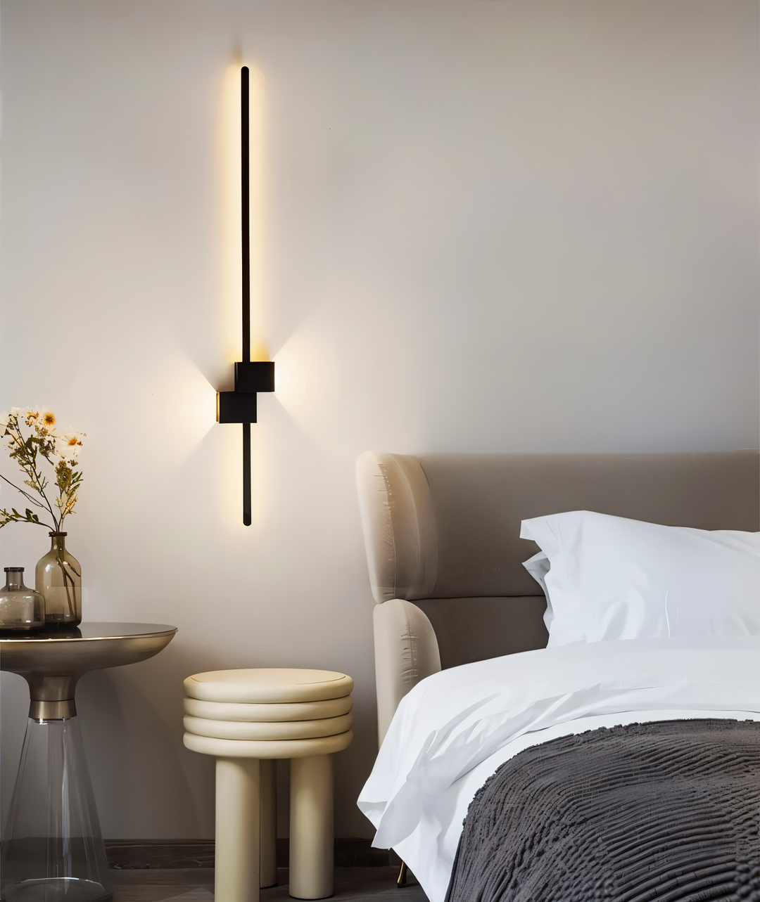 LED vägglampa avger mjukt ljus, perfekt för modern inomhusbelysning i vardagsrum.
