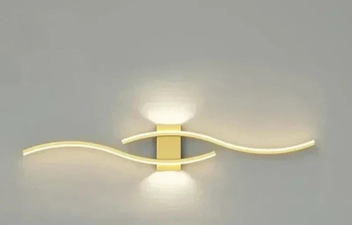 Energibesparande LED-vägglampa, perfekt för sovrummets atmosfärskapande inomhusbelysning.