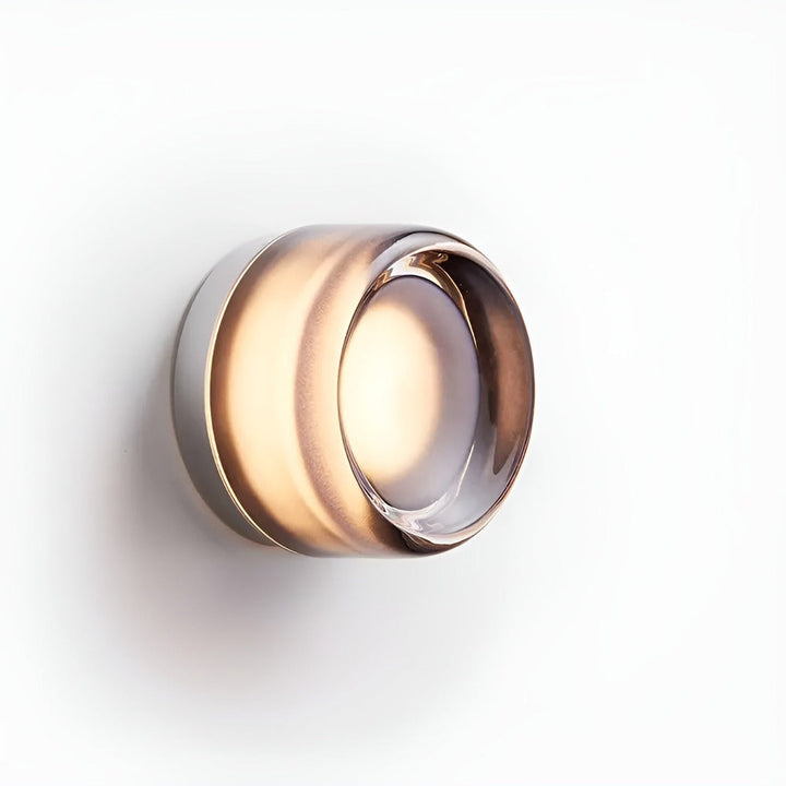 Slimmad LED-vägglampa med stilren gelédesign. Ger modern belysning och elegant touch till heminredning.