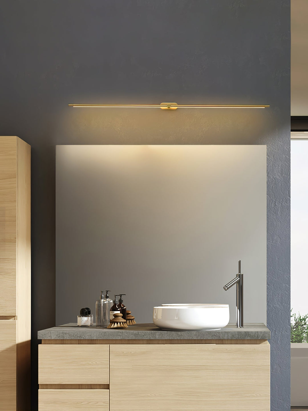 Modern LED belysning: Linjär vägglampa i svart för elegant vardagsrumsinredning.