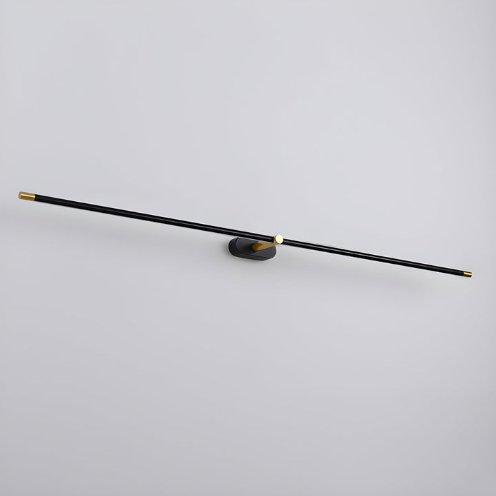 Guldfärgad minimalistisk LED vägglampa, ger varmt ljus och elegant touch till sovrummet.