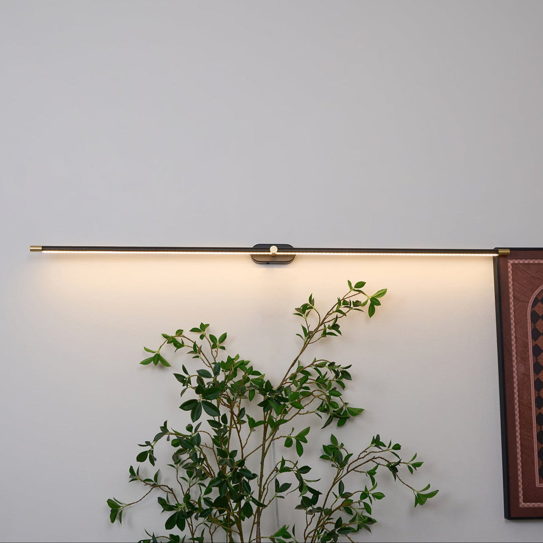 Minimalistisk svart LED vägglampa med varmt och behagligt ljus för avkopplande stunder.