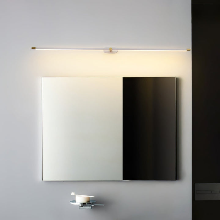 Minimalistisk LED sovrumslampa med varmt ljus och linjär design, skapar mysig stämning.