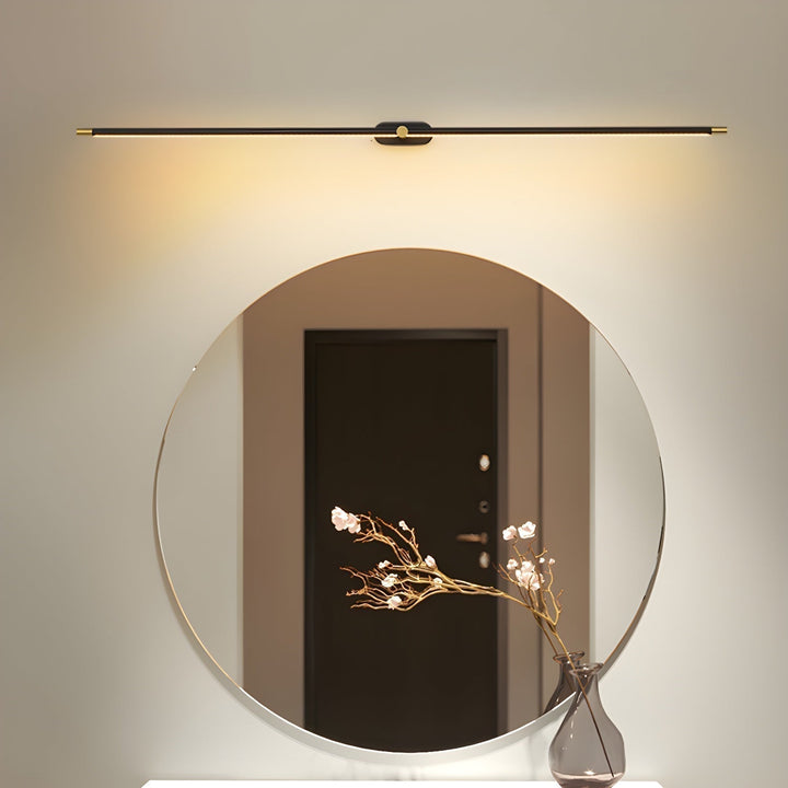 Guldfärgad LED vägglampa, linjär och elegant för inomhusbruk i moderna hem.