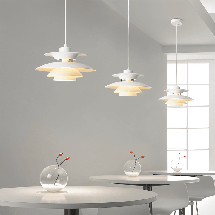 Hemmets belysning: nordisk stil taklampa. Scandi inspiration, modern design.