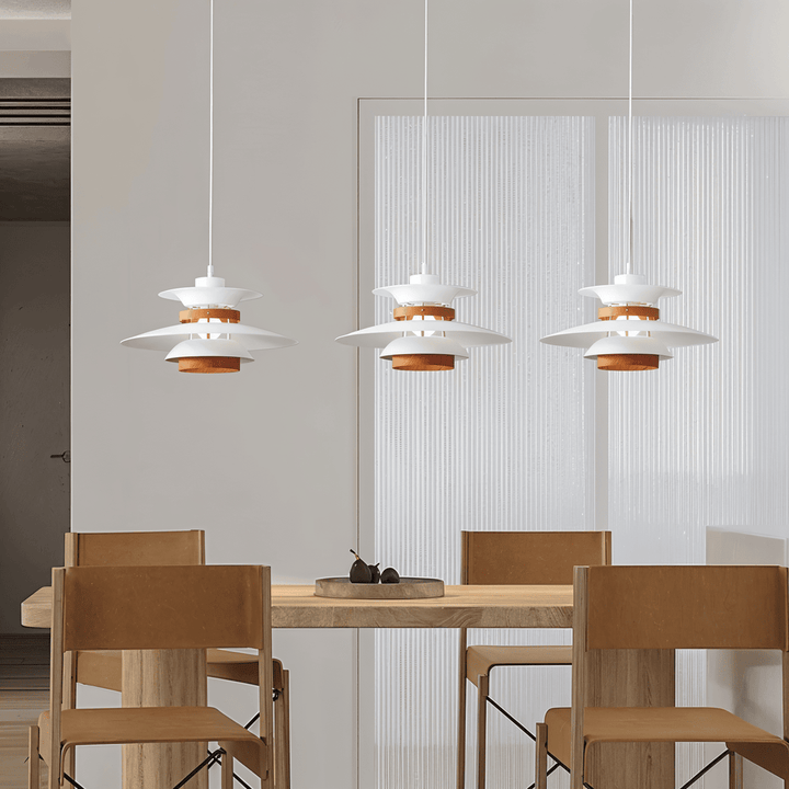 Vardagsrummets pendellampa. Klassisk nordisk belysning, elegant design.