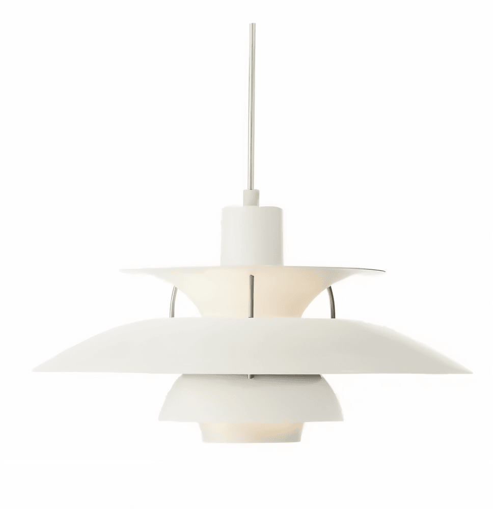 Vardagsrummets mittpunkt: taklampa. Nordisk belysning, färgglad detalj.