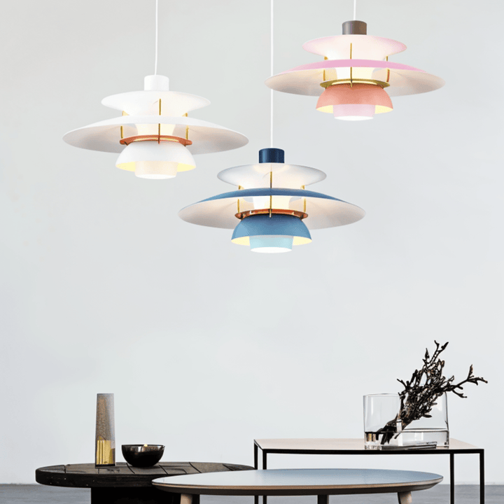 Färgglad scandi pendellampa. Designlampa, modern takbelysning för hemmet.