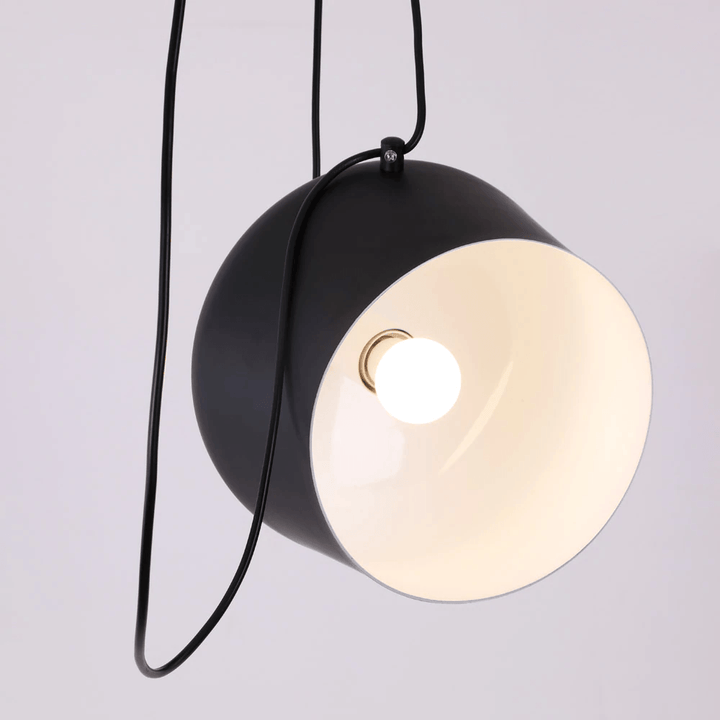 Vit modern pendellampa, trumdesign. Perfekt vardagsrumsbelysning. En stilren designlampa för ditt hem.
