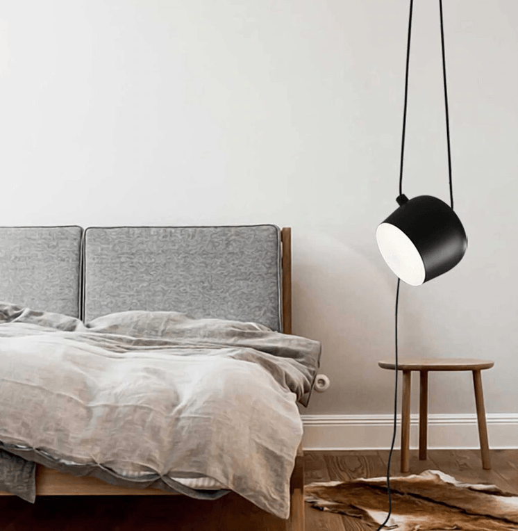 Modern taklampa i trumdesign, tillgänglig i svart och vitt. En stilren pendellampa för all belysning i hemmet.