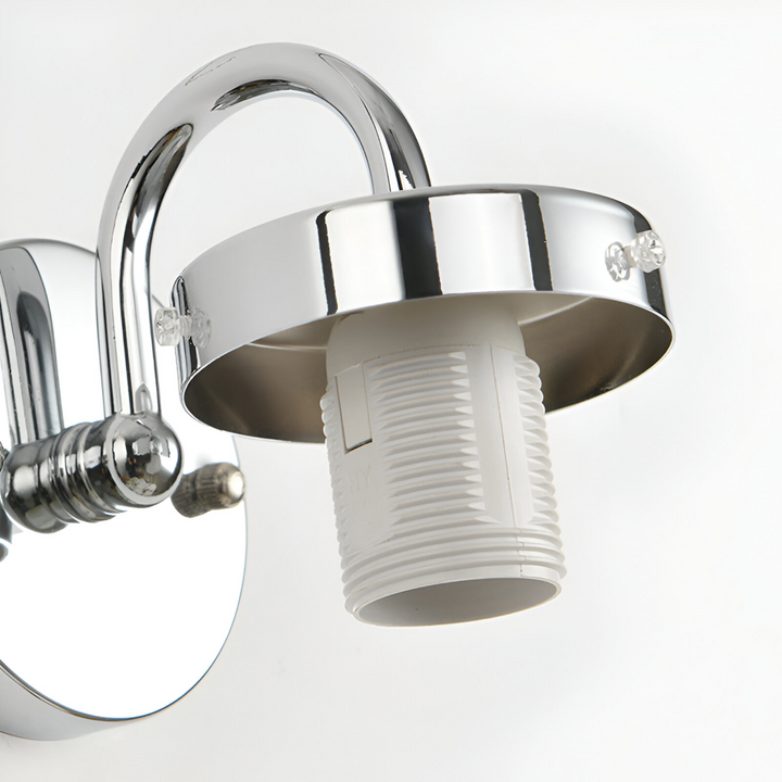 Modern randig vägglampa, perfekt för att lysa upp hallen med stilfull LED-belysning.