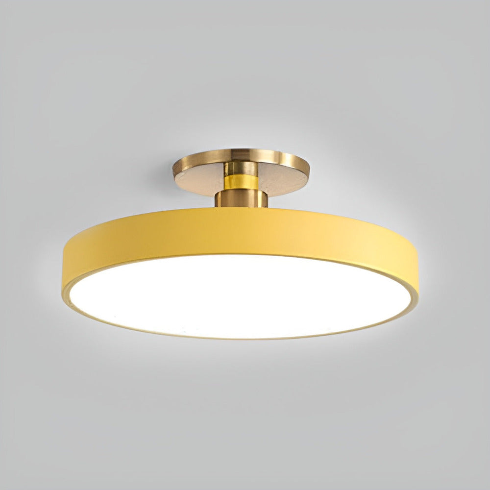 Modern rund LED-taklampa med fokus på design. Förnyar ditt hem med stilren takbelysning.