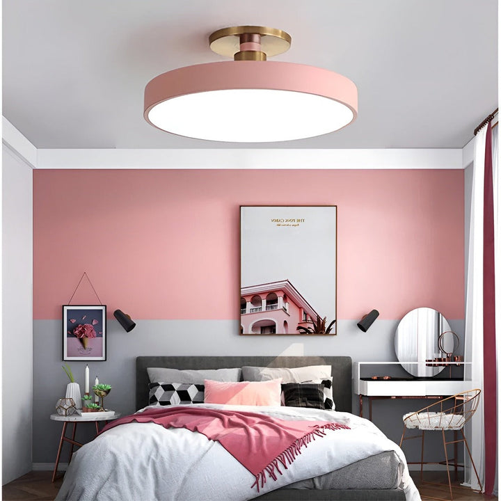Elegant rund LED-taklampa, modern design som passar perfekt för vardagsrum och kök.