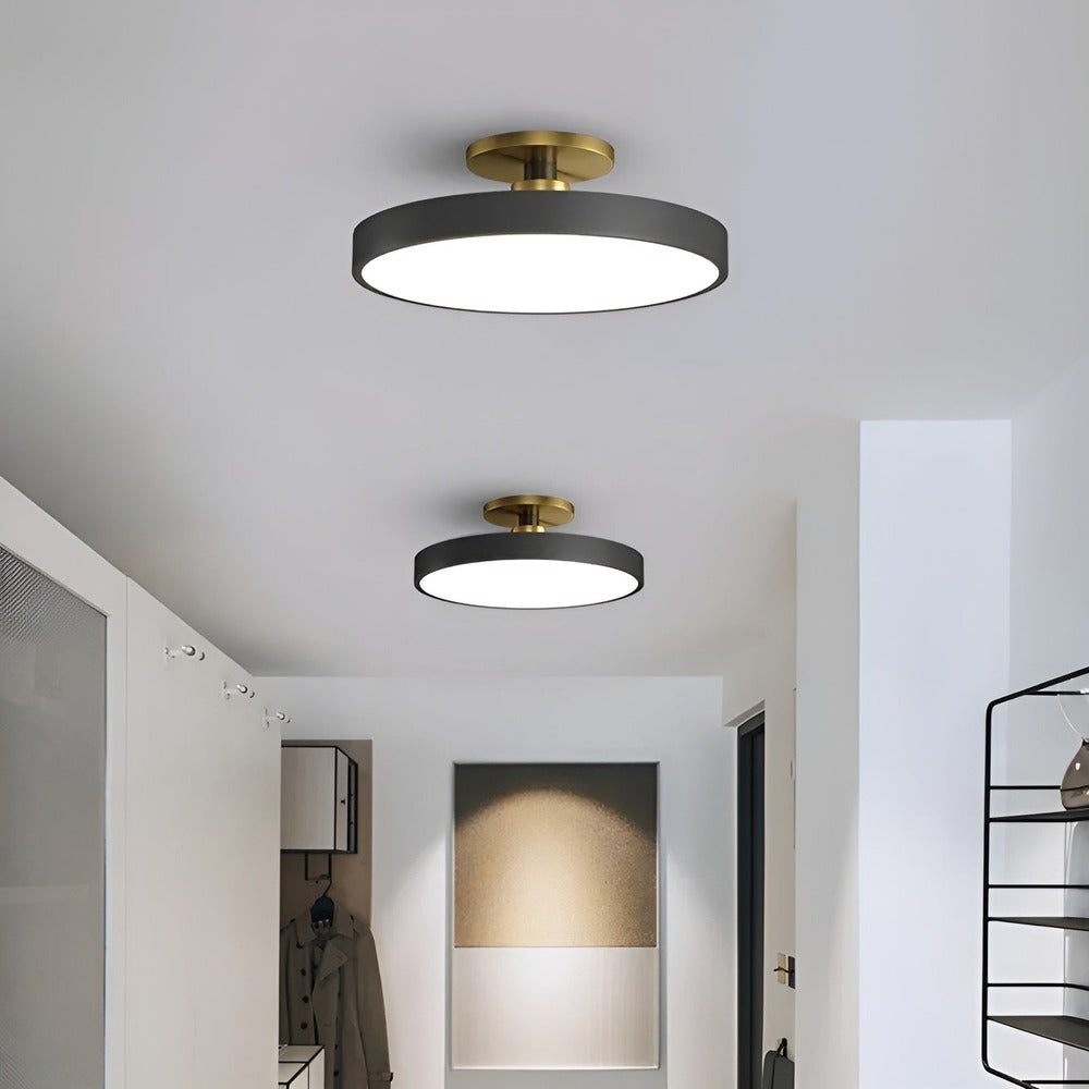 Rund LED-pendellampa med minimalistisk design. Högkvalitativ och energieffektiv belysning.