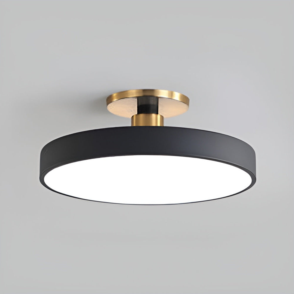 Justerbar höjd rund LED-taklampa. Perfekt för anpassad belysning och modern interiördesign.