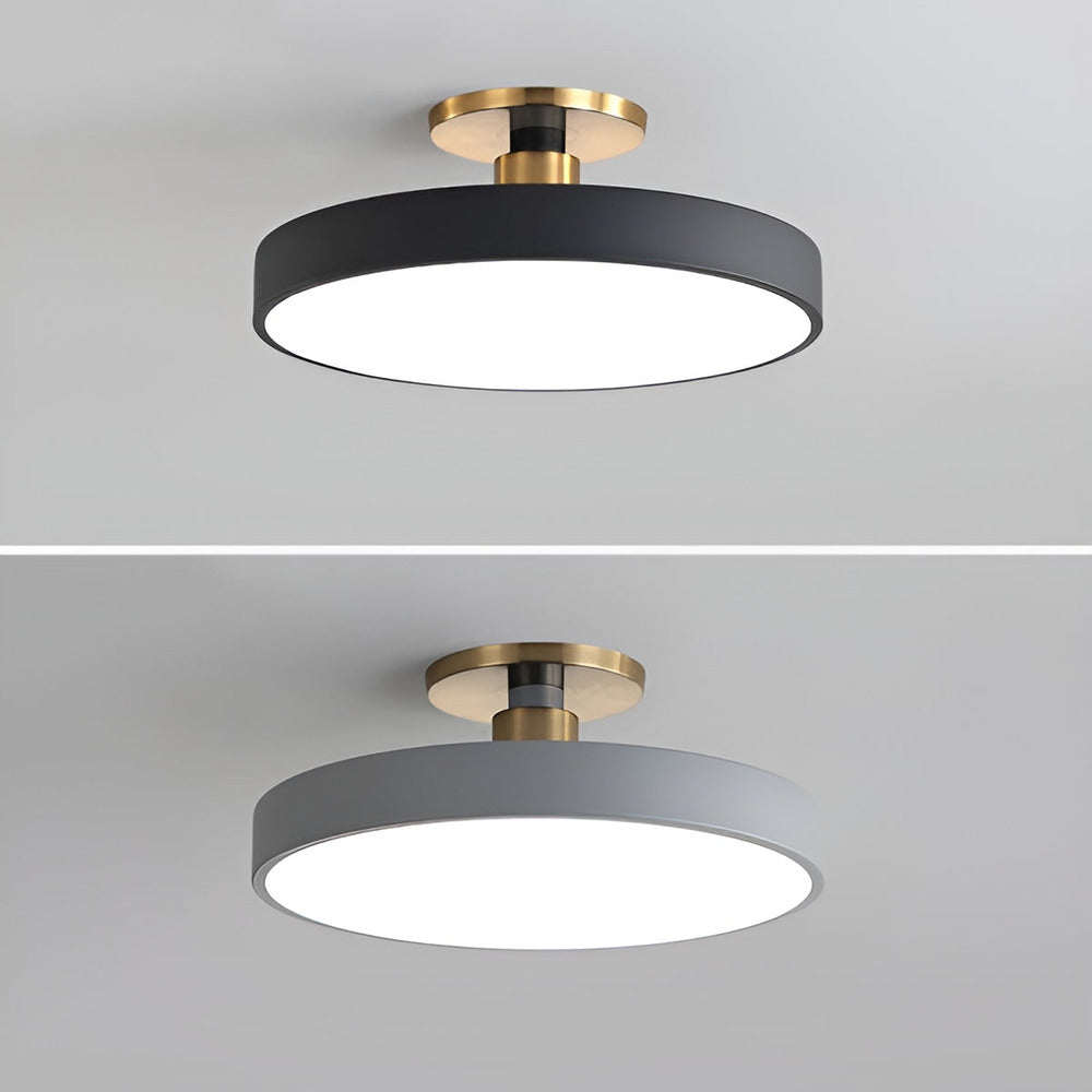 Rund LED-pendellampa med metallfinish, modern och energieffektiv design för takbelysning.