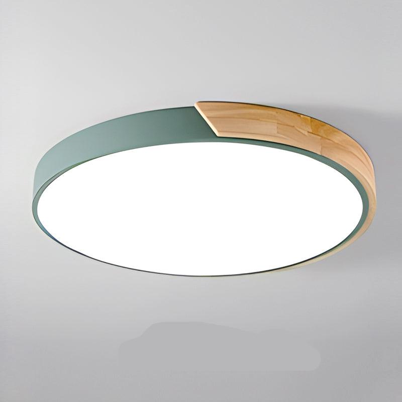 Närbild av den moderna runda LED-taklampan, slimmad och minimalistisk design.