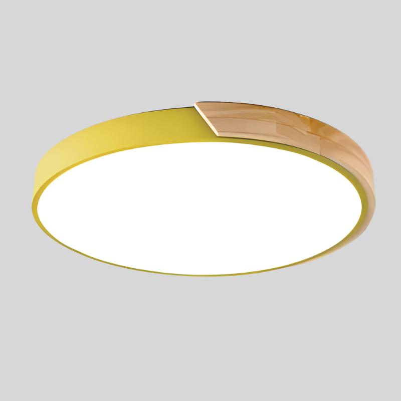 Rund LED-taklampa med mjuk varmvit belysning. Skapar mysig atmosfär i hemmet.