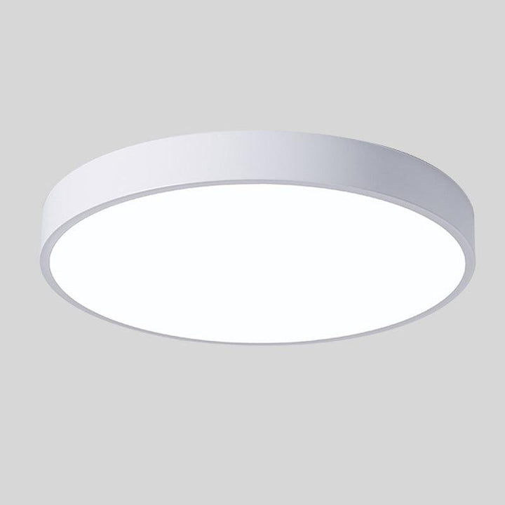 Stilren rund LED-taklampa för vardagsrum, modern heminredning med energieffektiv belysning.